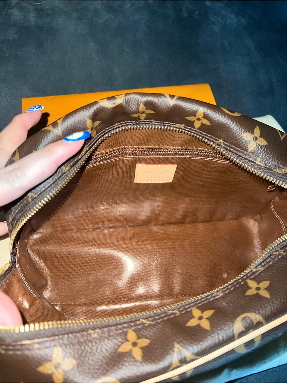 Louis Vuitton Monogram Toiletry 25 - Picture 7 of 8